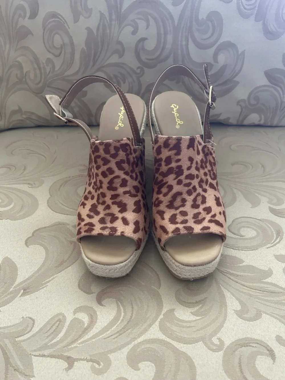 Qupid Women’s 9 Leopard Print Open-Toe Wedge Heeled Sandals Buckle Brown Tan